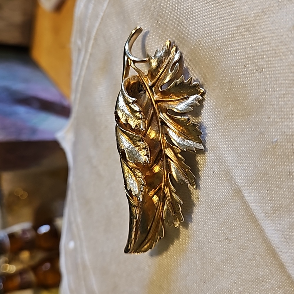 Vintage Signed CORO 1960s Textured Leaf Brooch